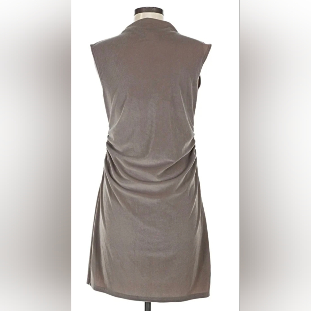 *NWT* Elegant Sleeveless Dress
